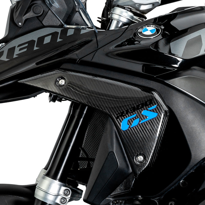 Cover radiatore in carbonio LOBOO montata sul lato sinistro di una BMW R 1300 GS