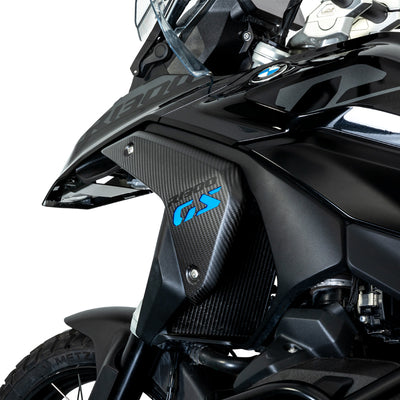 Cover radiatore in carbonio LOBOO viste dall'alto sulla BMW R 1300 GS