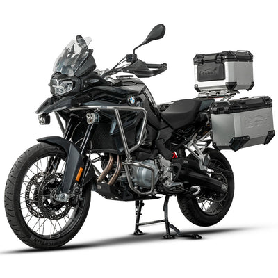 BMW F850GS con crash bar LOBOO CHG033 argento e faretti ausiliari, vista tre quarti anteriore