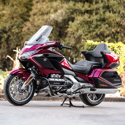 Honda Gold Wing GL1800 con crash bar LOBOO CHG34 nero, vista tre quarti posteriore