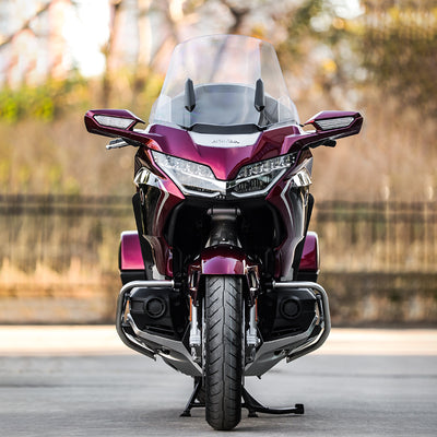 Honda Gold Wing GL1800 bordeaux con crash bar LOBOO CHG34 argento, vista frontale