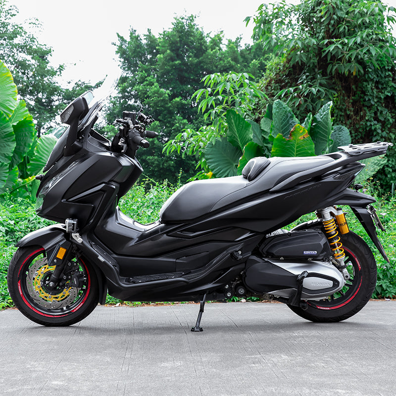 It has the scooter instead of the fairings