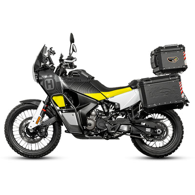 Husqvarna Norden 901 con crash bar LOBOO CHG901 nero e valigie, vista laterale sinistra