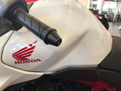 Cruise control Kaoko HND345 sul manubrio della Honda CB750 Hornet