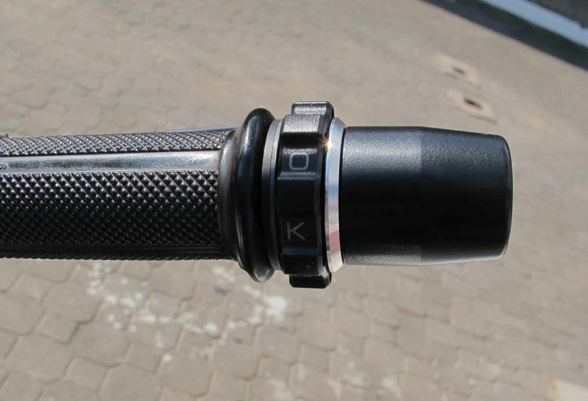 Cruise control Kaoko KTM105 montato su KTM 390 Duke