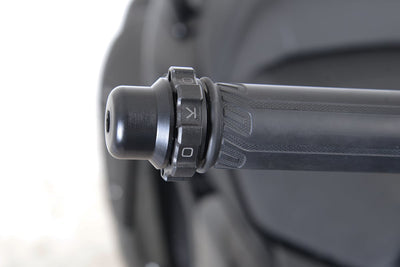 Cruise control Kaoko YAM810 montato su Yamaha T-Max 560