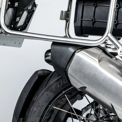 Deflettore sul terminale della BMW R 1300 GS sotto il telaio delle valigie