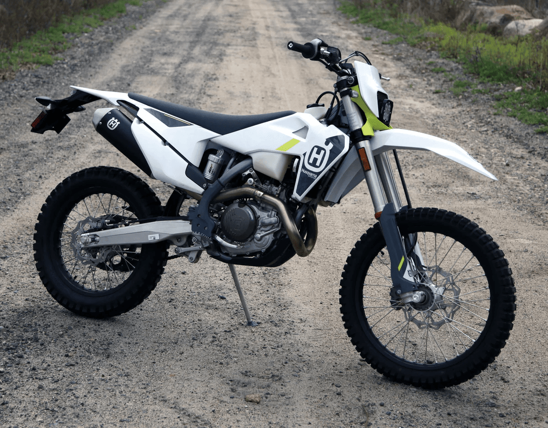 Kit faro rally DENALI con faretto D7 montato su Husqvarna FE / TE
