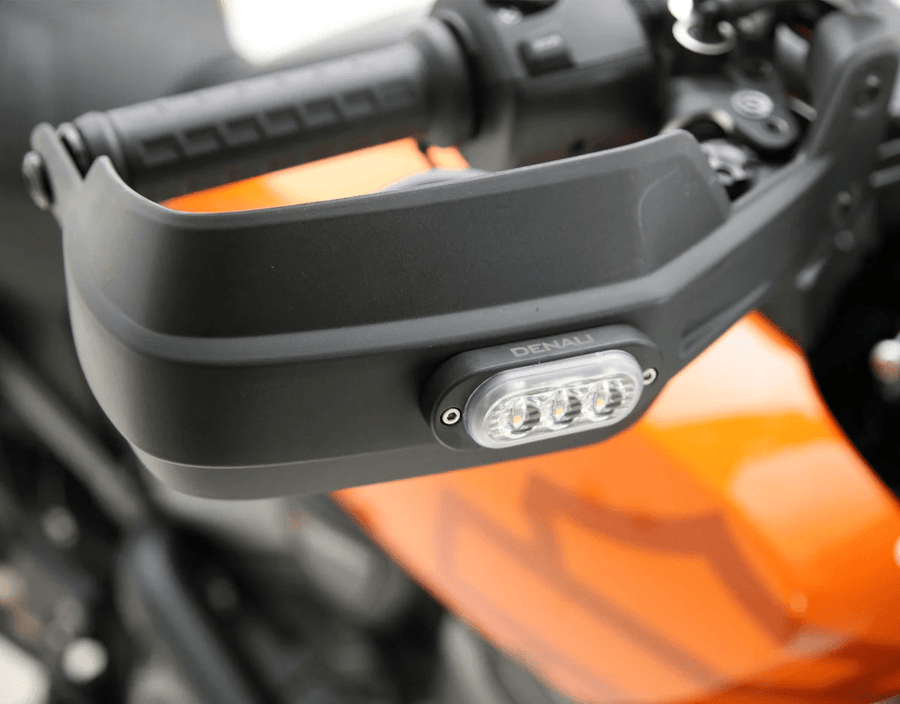 Frecce LED T3 DENALI montate sui paramani della Harley-Davidson Pan America 1250