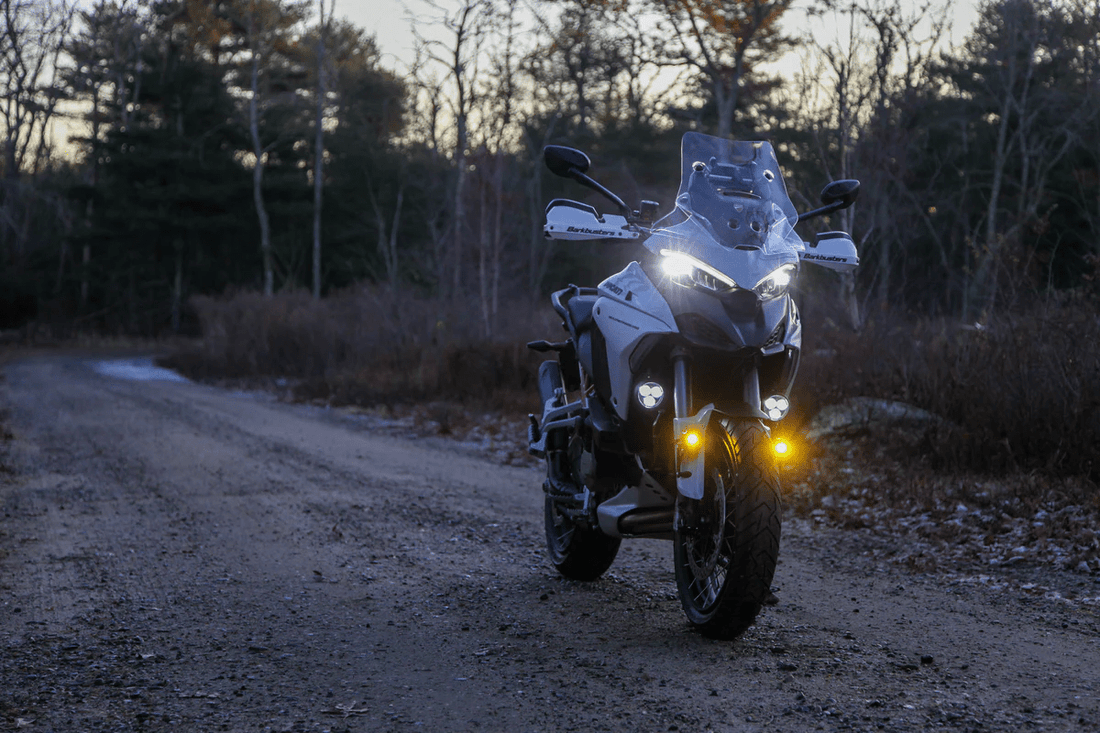 Supporto inferiore faretti DENALI montato su Ducati DesertX / Multistrada V4 – vista 5