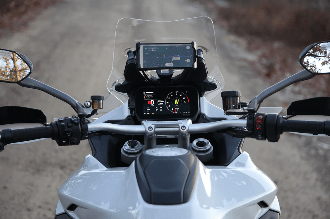 Supporto portatelefono DENALI montato sulla Ducati Multistrada V4 – vista 3