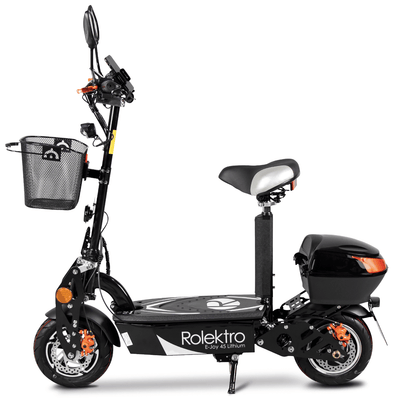Profilo sinistro del Rolektro E-Joy 45 Lithium: pedana, sella regolabile, cestello e bauletto