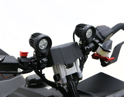 Faretti D2 montati sul manubrio di un quad