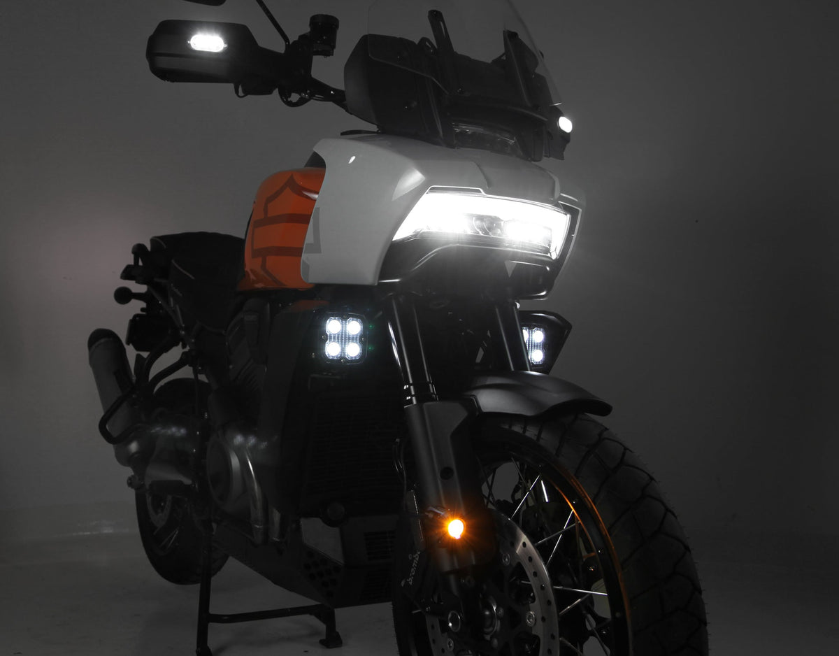 Pan America 1250 con faretti DENALI montati in basso