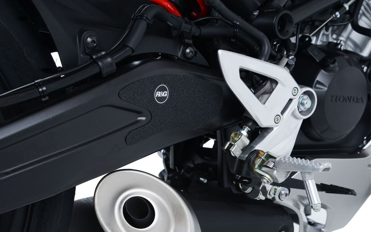 Kit 2pz.adesivi anti-scivolo paratacco HONDA CB125R '18- / CB300R '18- (su forcellone entrambi lati) R&G