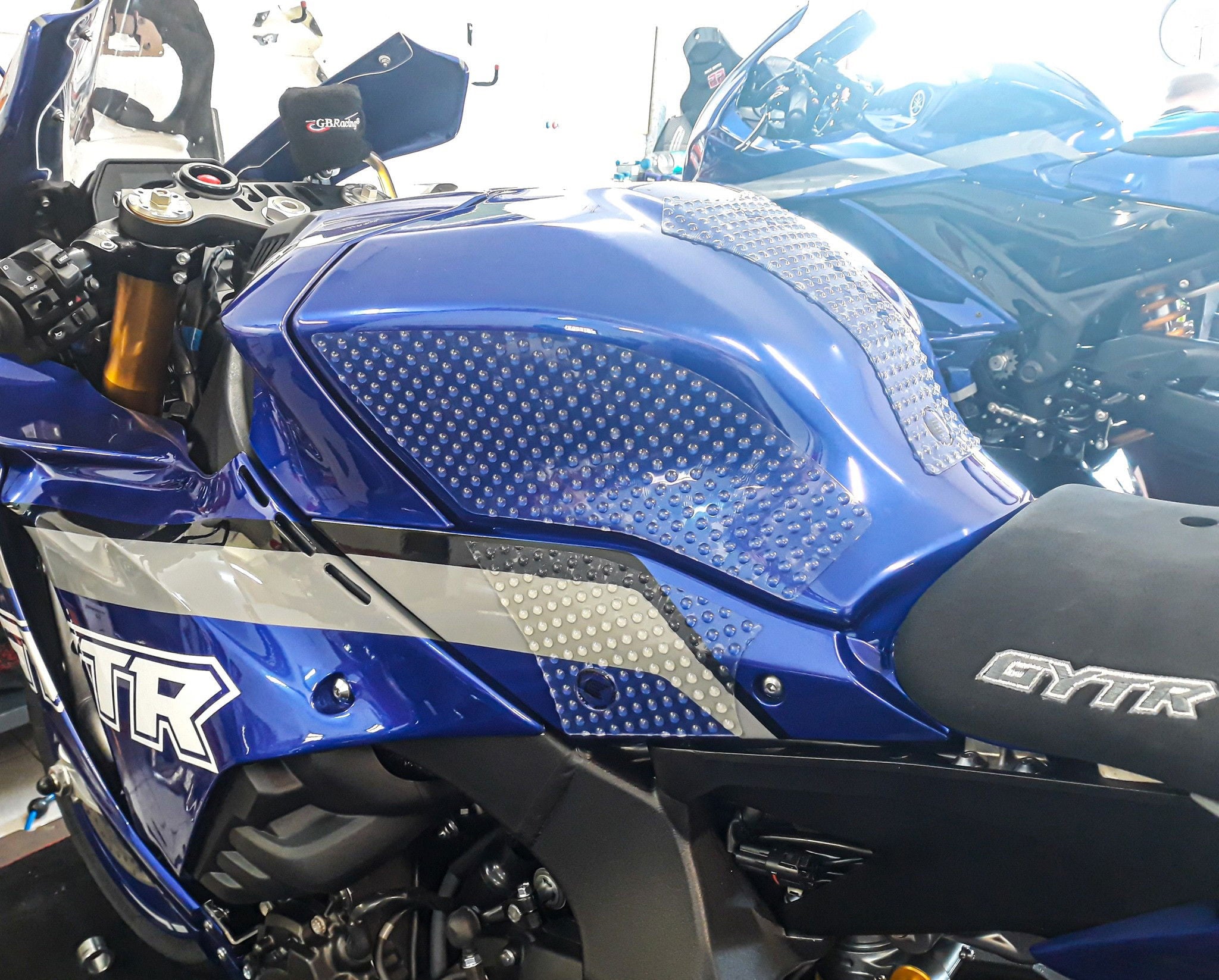 Kit adesivi antiscivolo paraserbatoio Yamaha YZF-R1/R1M 2020-
