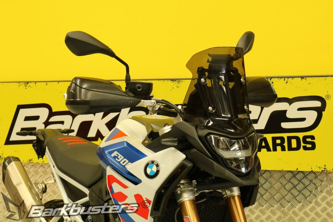 Dettaglio dell'attacco all'estremità del manubrio del kit Barkbusters BHG-115