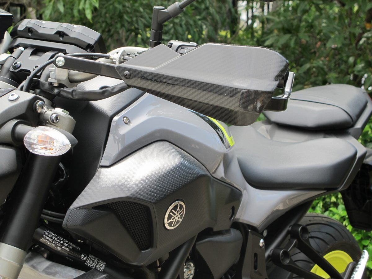 Kit montaggio paramani - due punti di fissaggio: YAMAHA MT - 07 '13 - / LA '14 - verniciato NERO - ENDURRAD