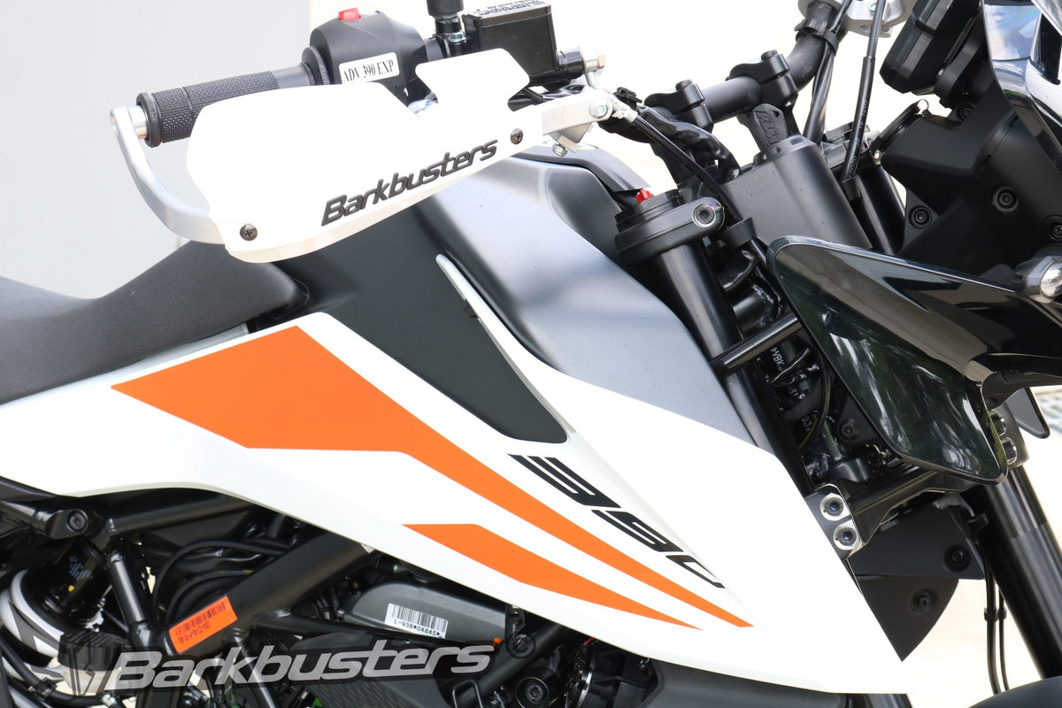 Kit Barkbusters BHG-084 montato su KTM 390 Adventure con plastiche VPS, vendute separatamente