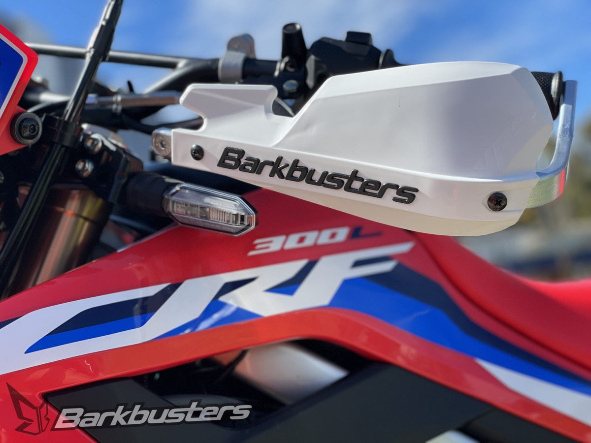 Kit Barkbusters BHG-091 su Honda CRF300L, vista ravvicinata del manubrio