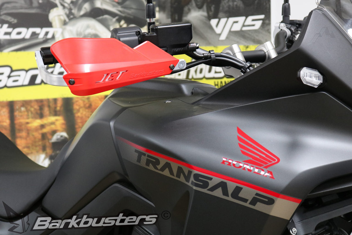 Kit Barkbusters BHG-108 montato su Honda XL 750 Transalp con plastiche JET, vendute separatamente