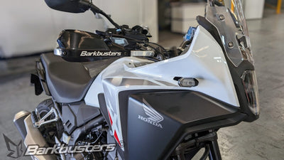 Kit Barkbusters BHG-123 montato su Honda NX500 con plastiche VPS, vendute separatamente