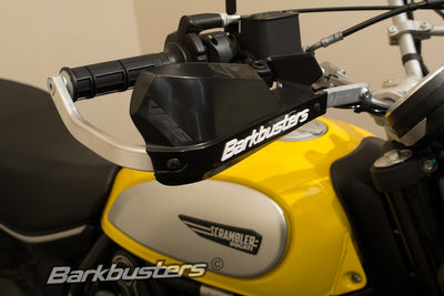 Kit Barkbusters BHG-060 su Ducati Scrambler con plastiche VPS nere, vista laterale