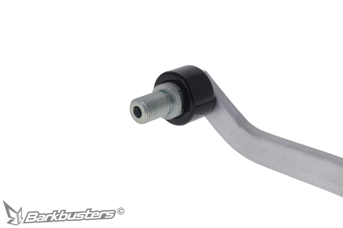 Fissaggio all'estremità del manubrio del kit Barkbusters BHG-131 su Yamaha Ténéré 700, con contrappeso incluso