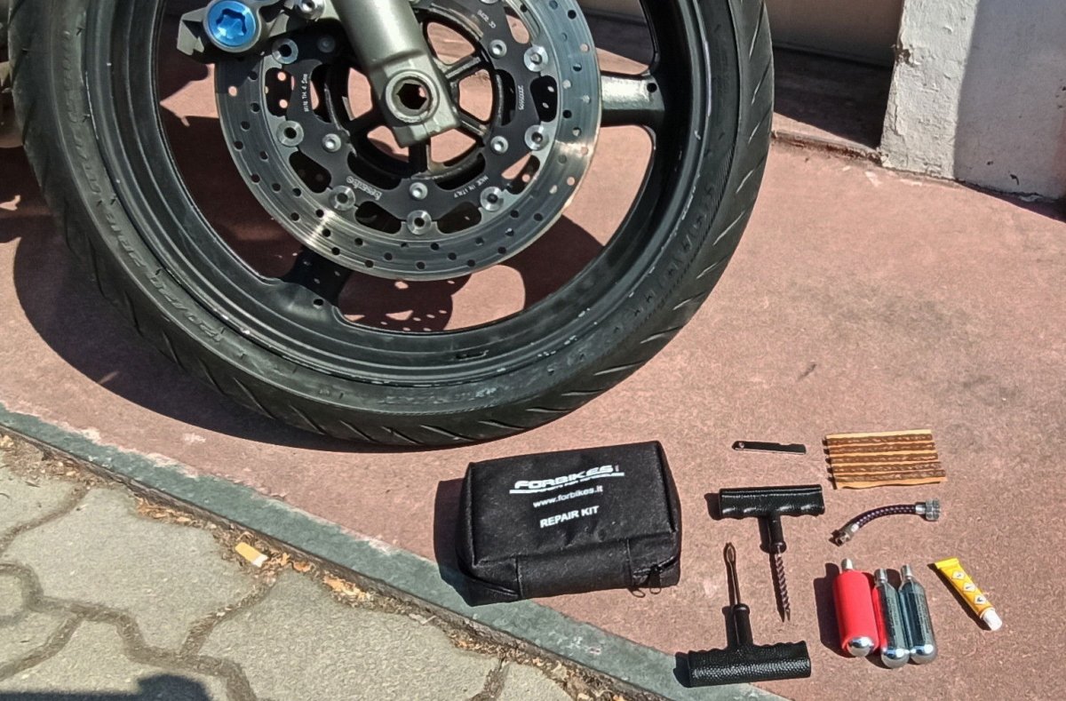 Kit riparazione pneumatici tubeless in borsetta - chiave a T - ENDURRAD