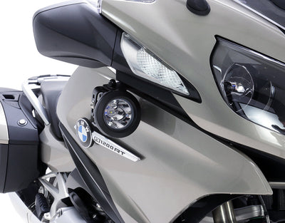 Dettaglio del supporto faretti DENALI sulla R 1200 RT