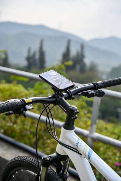 Davanti al manubrio – porta cellulare Outplorer QB01