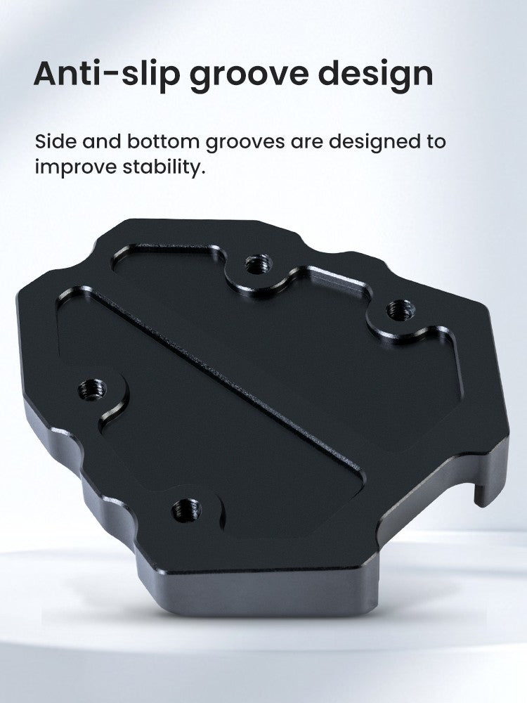 Non-slip grooves on the sides and bottom