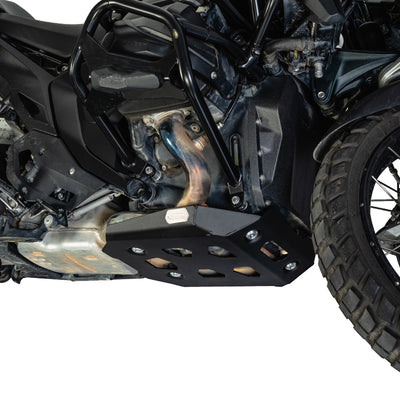 Paracoppa LOBOO sotto il motore della BMW R 1300 GS, vista di lato dal basso