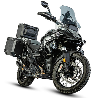 BMW R 1300 GS con paracoppa LOBOO e valigie, vista anteriore di tre quarti