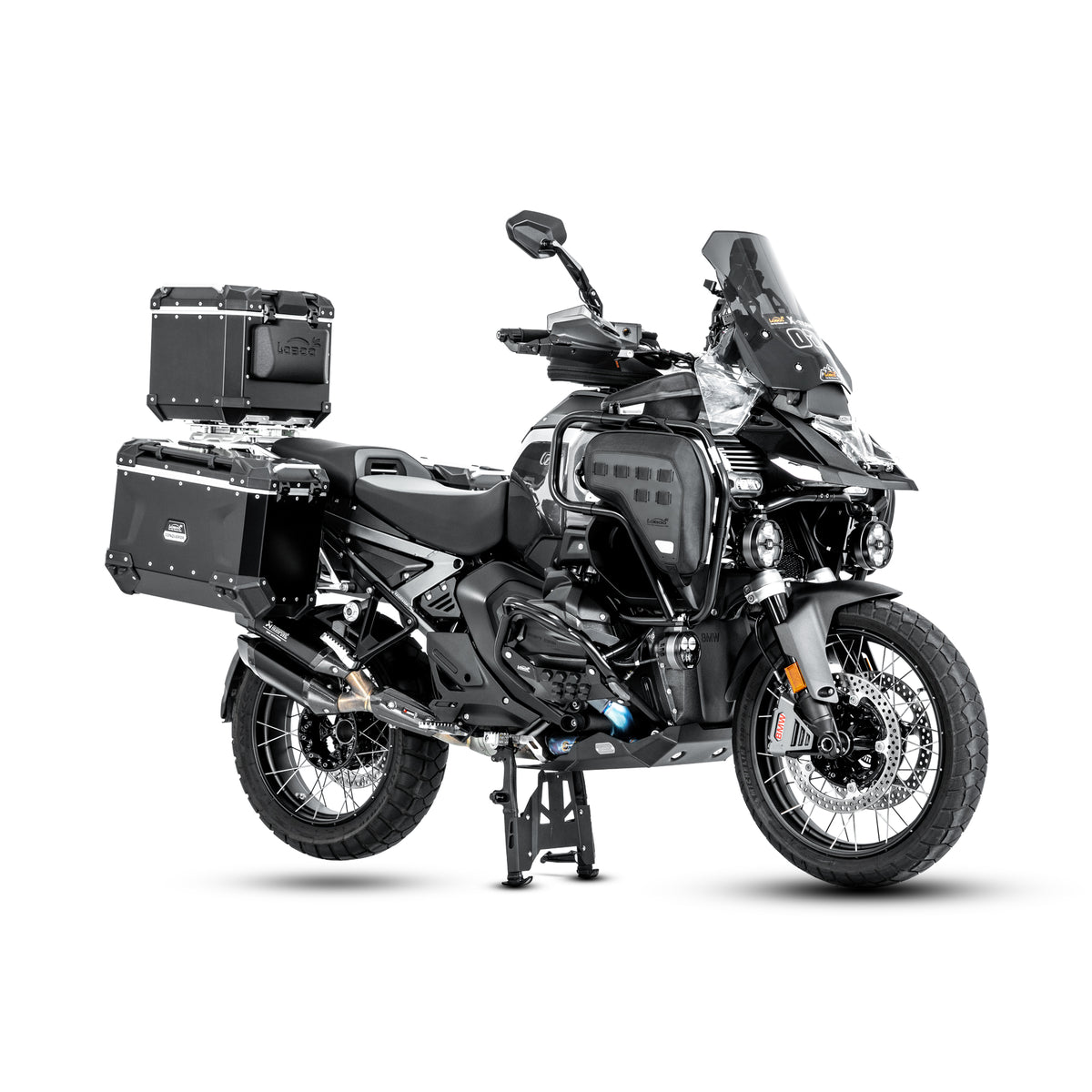 BMW R 1300 GS Adventure con paracoppa nero, vista posteriore di tre quarti