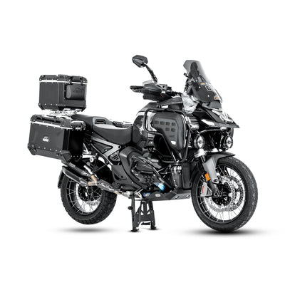 BMW R 1300 GS Adventure con paracoppa nero, vista posteriore di tre quarti