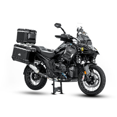 BMW R 1300 GS con paracoppa nero, vista posteriore di tre quarti