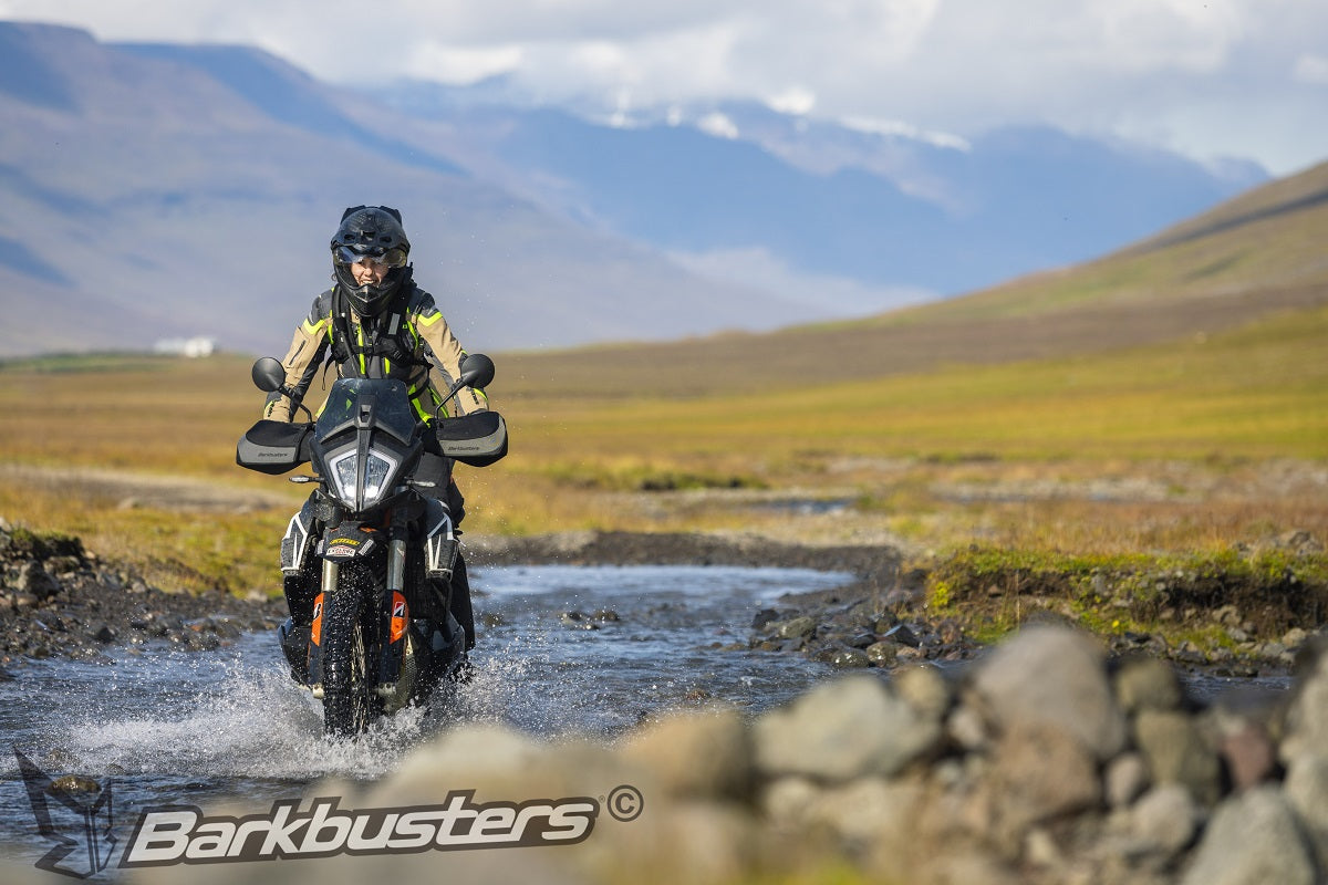 Paramani Barkbusters BBZ montati su una KTM 790 Adventure R in Islanda