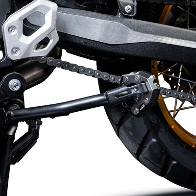 Piastra cavalletto LOBOO CJC683 installata sul cavalletto della Benelli TRK 552X