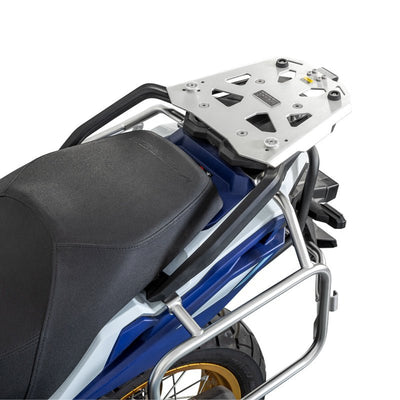 Piastra top case LOBOO JP421W montata sul codone della Suzuki V-Strom 800DE