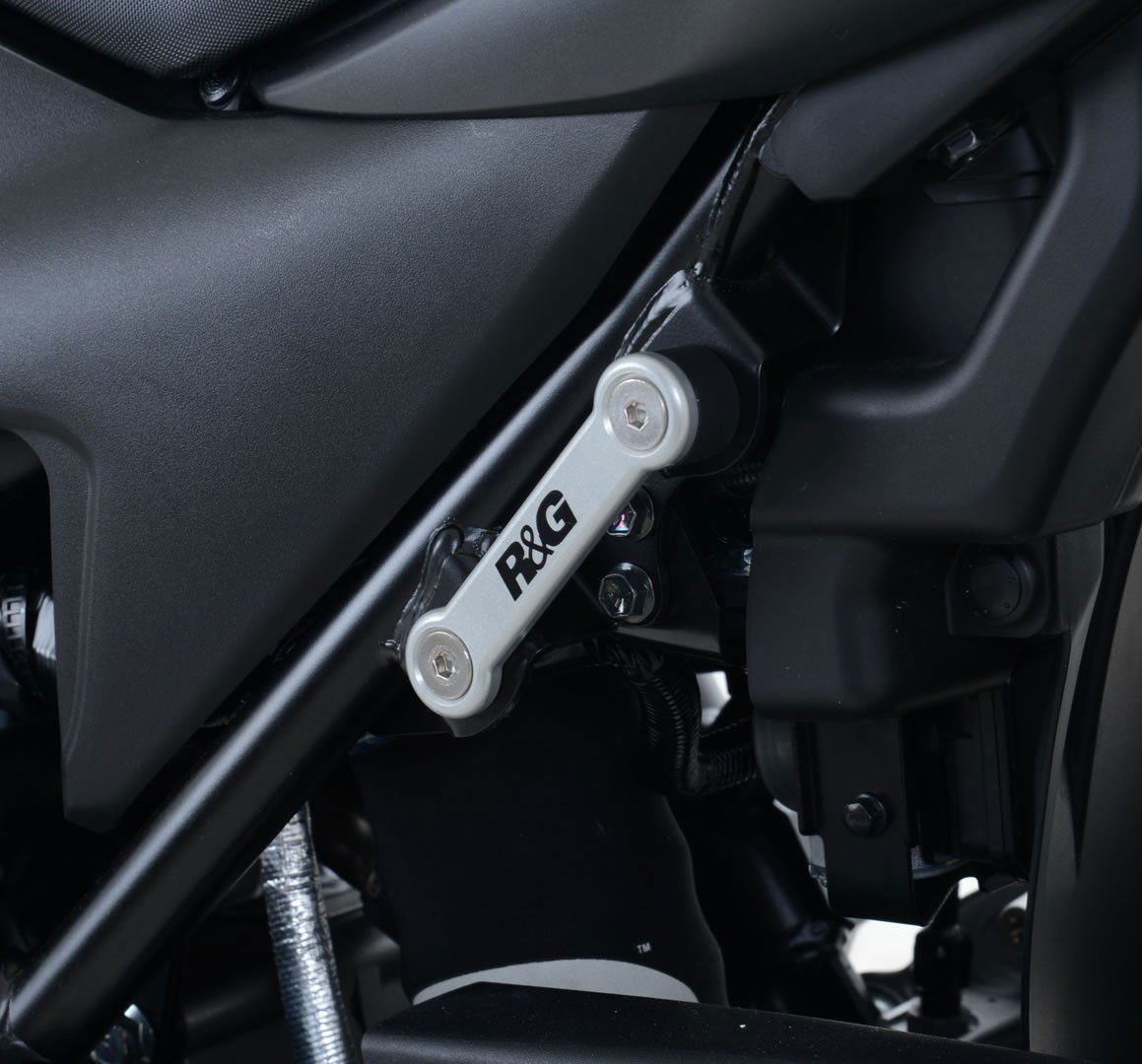 Placchette Copri Fori Poggiapiedi Posteriori Lato Sx Suzuki SV650 16 SV650X 18 16710 Rg BLP0058BK - ENDURRAD