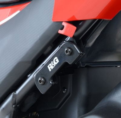 Placchette copri fori poggiapiedi posteriori (pezzo singolo lato sx), Honda CBR500R '13-'15/CB500F '13-'15 / CBR300R
