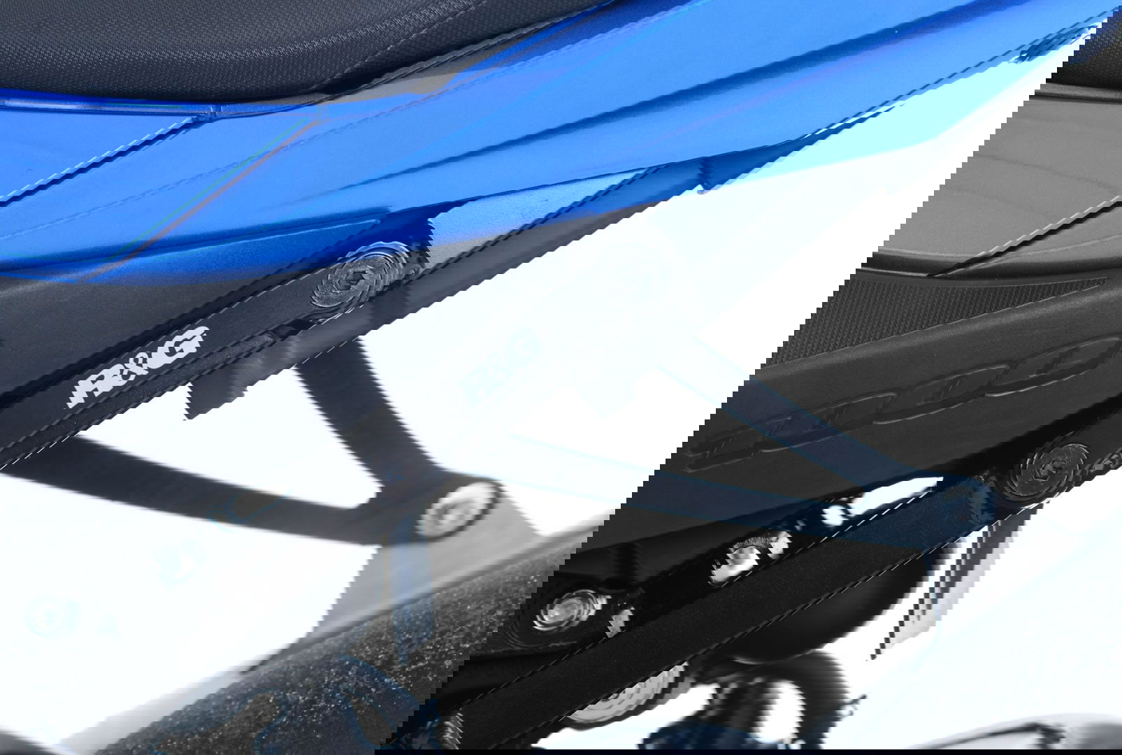 Placchette Copri Fori Poggiapiedi Posteriori Pezzo Singolo Lato Sx Kawa Ninja 300 Ninja 250 13 17 Z250 13 18 Z300 7069 Rg BLP0026BK - Endurrad