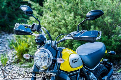 Plastiche paramani Barkbusters CARBON BCF-003 montate su una Ducati Scrambler