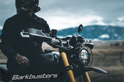 Plastiche paramani Barkbusters CARBON BCF-003 su Triumph Scrambler 1200, dettaglio del manubrio