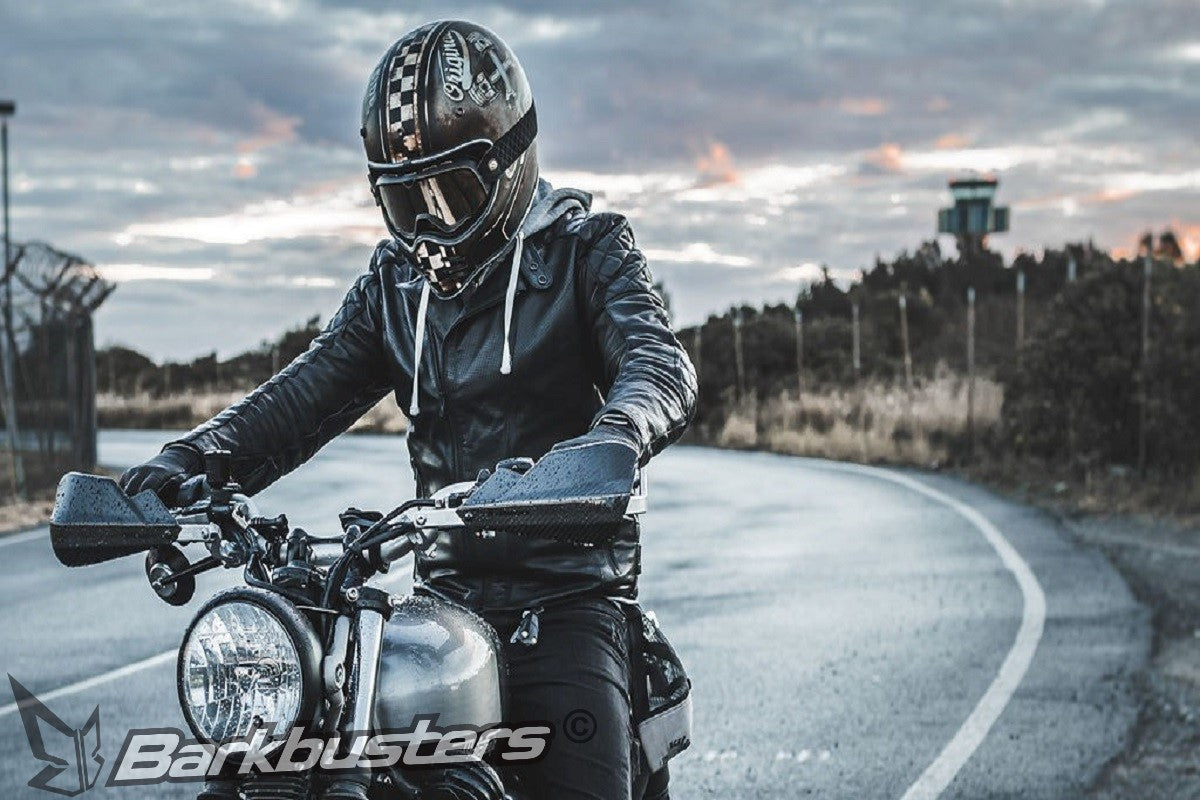 Plastiche paramani Barkbusters CARBON BCF-003 montate su una Triumph Street Scrambler 900