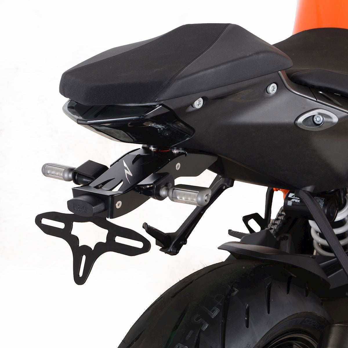 Portatarga Ktm 1290 Super Duke R 2020 Con Cover Cablaggio Nero O Arancione 92257 Rg LP0345BK Bk - ENDURRAD