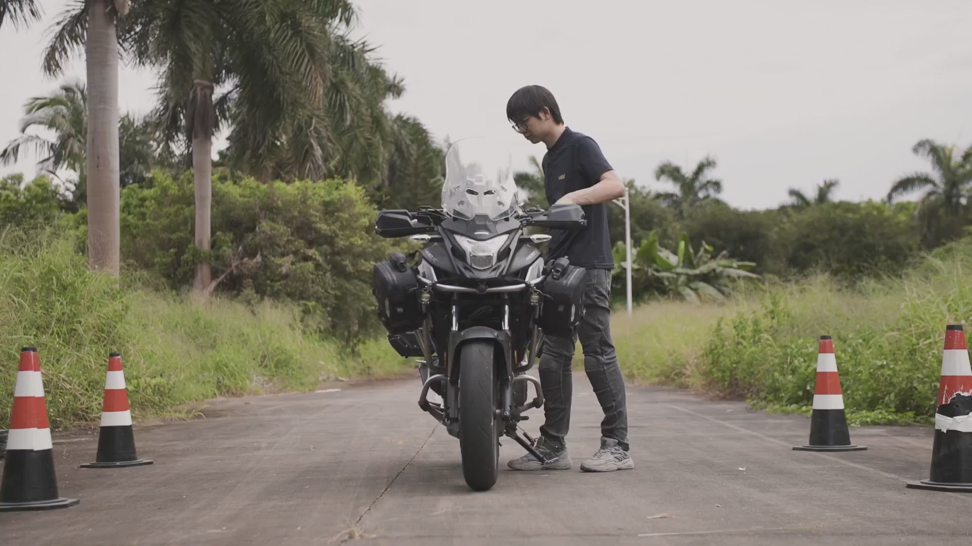 Carica il video: Borse Gonfiabili Wanderer