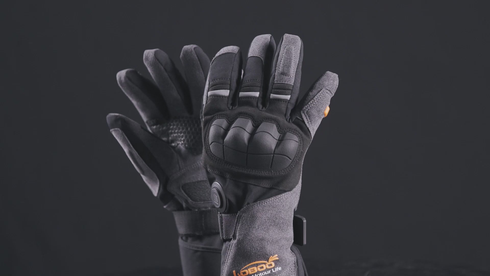 Carica il video: I guanti moto riscaldati Loboo RST22 offrono calore regolabile su dita e dorso, impermeabilità totale, protezioni CE e batterie ricaricabili a lunga durata. Ideali per touring, commuting e viaggi invernali in moto.