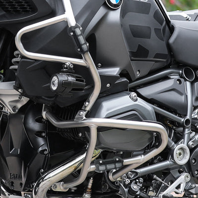 Barra paramotore di una BMW GS con protezione LOBOO installata, vista laterale del lato destro
